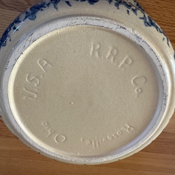 Robinson Ransbottom Pottery Co. Roseville Ohio Pot with Lid 1.5 Qt. Blue Cream - Picture 3 of 13